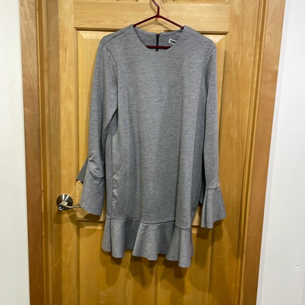 Chelsea 28 gray dress size L green under sleeve and inside